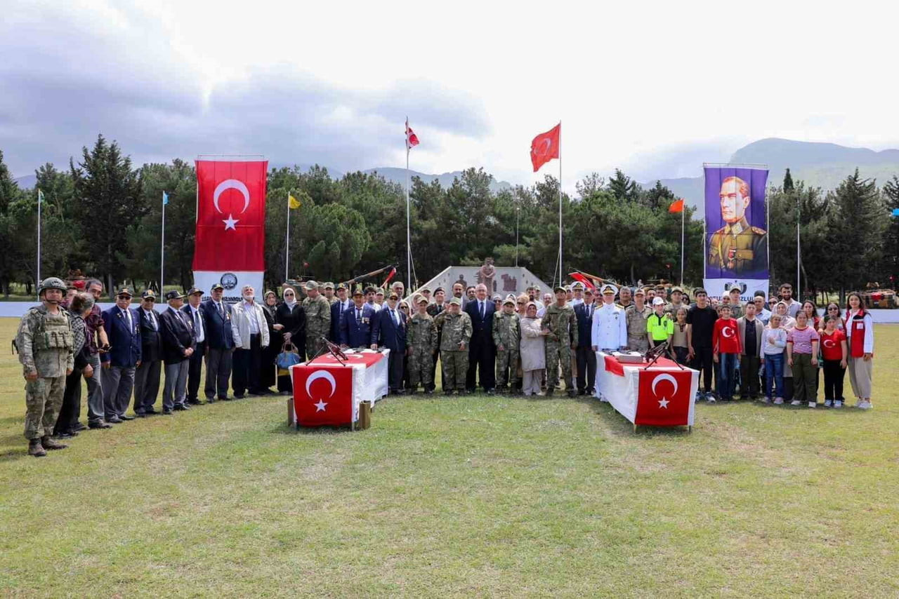ŞEHİT PİYADE TEĞMEN AHMET TOR KIŞLASI’NDA DÜZENLENEN TEMSİLİ ASKERLİK TÖRENİ’NDE ENGELLİ BİREYLER...