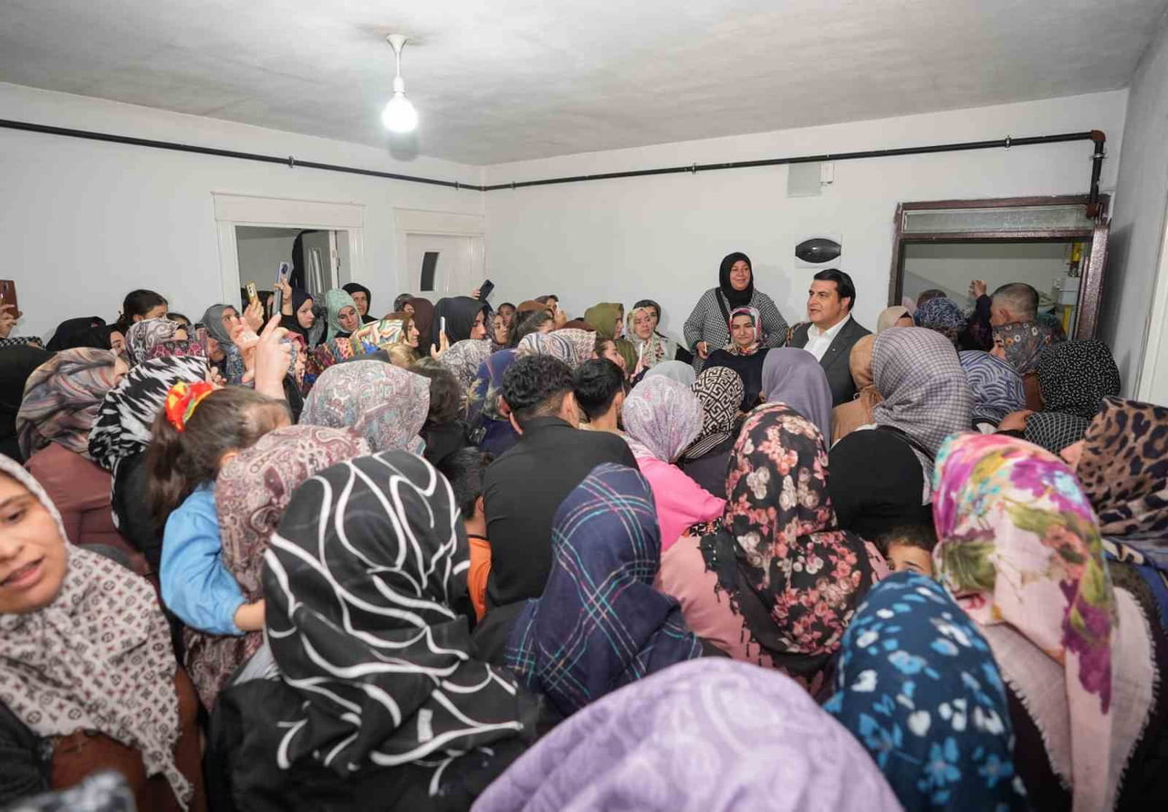 ŞEHİTKAMİL BELEDİYE BAŞKANI UMUT YILMAZ, ŞİRİNEVLER MAHALLESİ’NDE KADINLARLA BİR ARAYA GELEREK...