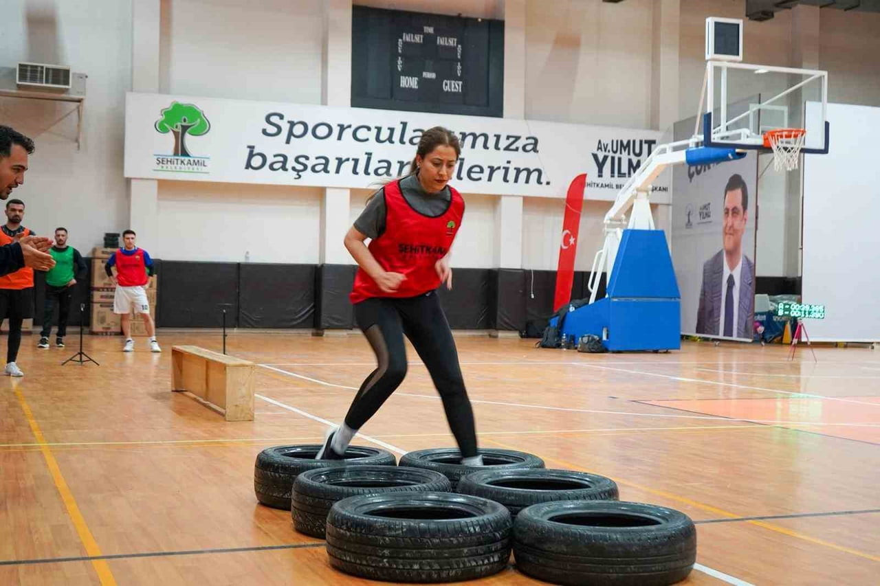 ŞEHİTKAMİL BELEDİYESİ, ÖZEL YETENEK SINAVLARINA HAZIRLIK KURSLARIYLA GENÇLERİN KARİYER HEDEFLERİNE...