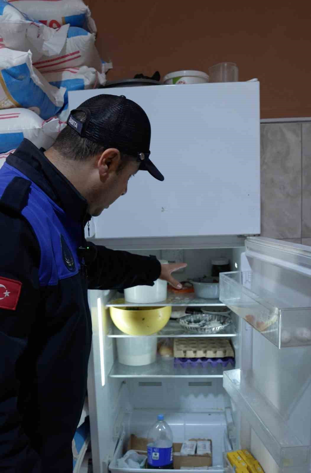 ŞEHİTKAMİL BELEDİYESİ ZABITA EKİPLERİ TARAFINDAN İLÇE GENELİNDE VATANDAŞLARIN SAĞLIKLI, GÜVENİLİR...