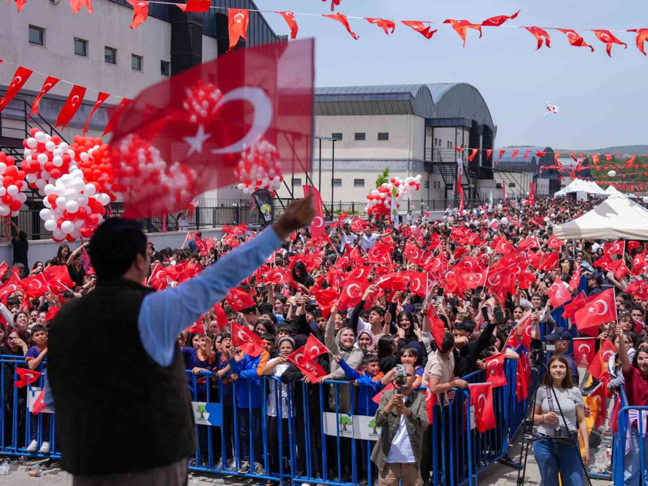 ŞEHİTKAMİL’DE 15 BİN KİŞİLİK DEV KONSER