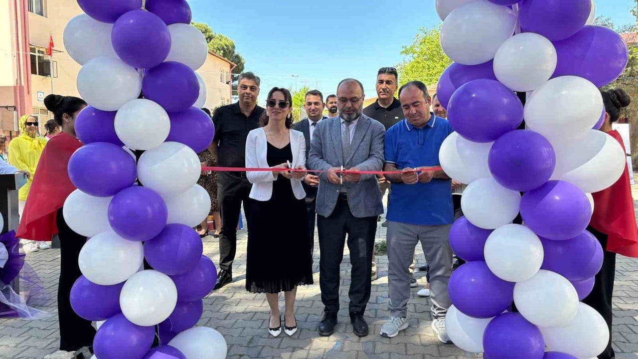 ŞEHİTLER ORTAOKULU’NDAN TEKNOLOJİ TASARIM VE GÖRSEL SANATLAR SERGİSİ