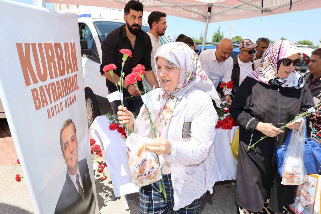 ŞEHZADELER BELEDİYESİ, KURBAN BAYRAMI ARİFESİNDE KAYBETTİKLERİ YAKINLARINI DUALARLA ANMAK İÇİN...
