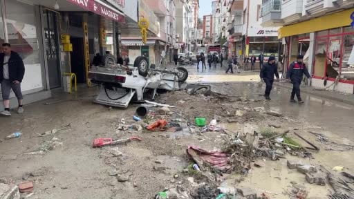 Sel felaketinin boyutu gün ağarınca ortaya çıktı