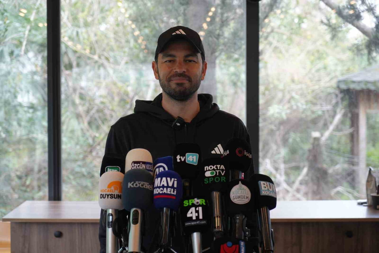 SELÇUK İNAN, "GALATASARAY LİGİN EN İYİ TAKIMI, EN GÜÇLÜ TAKIMI. TABİİ ORALARDA OYNAMAK, MÜCADELE...