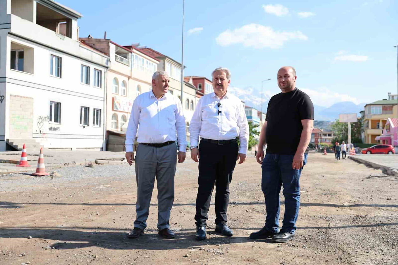 SELÇUKLU, OSMANLI, DANİŞMENTGAZİ VE ESENYURT MAHALLERİNDE DEVAM EDEN YOL ÇALIŞMALARINI İNCELEYEN...