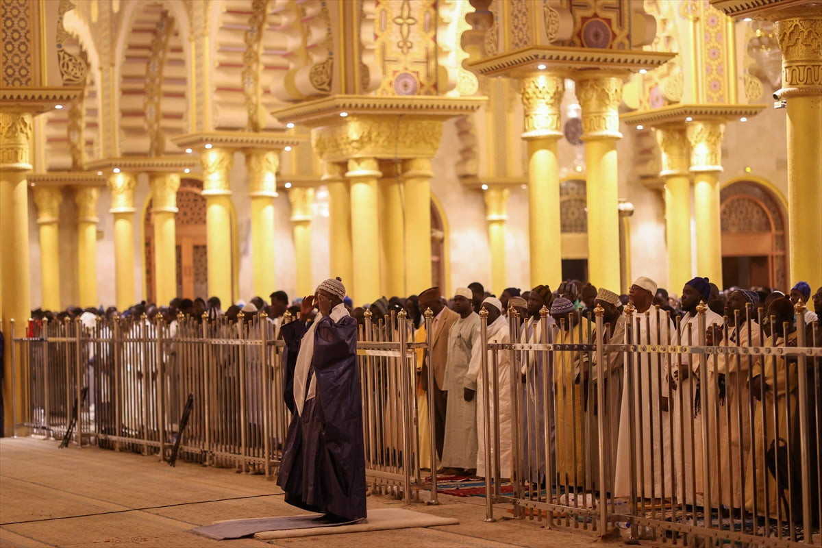 Senegal'in başkenti Dakar'da ramazan ayının ilk teravih namazı kılındı.