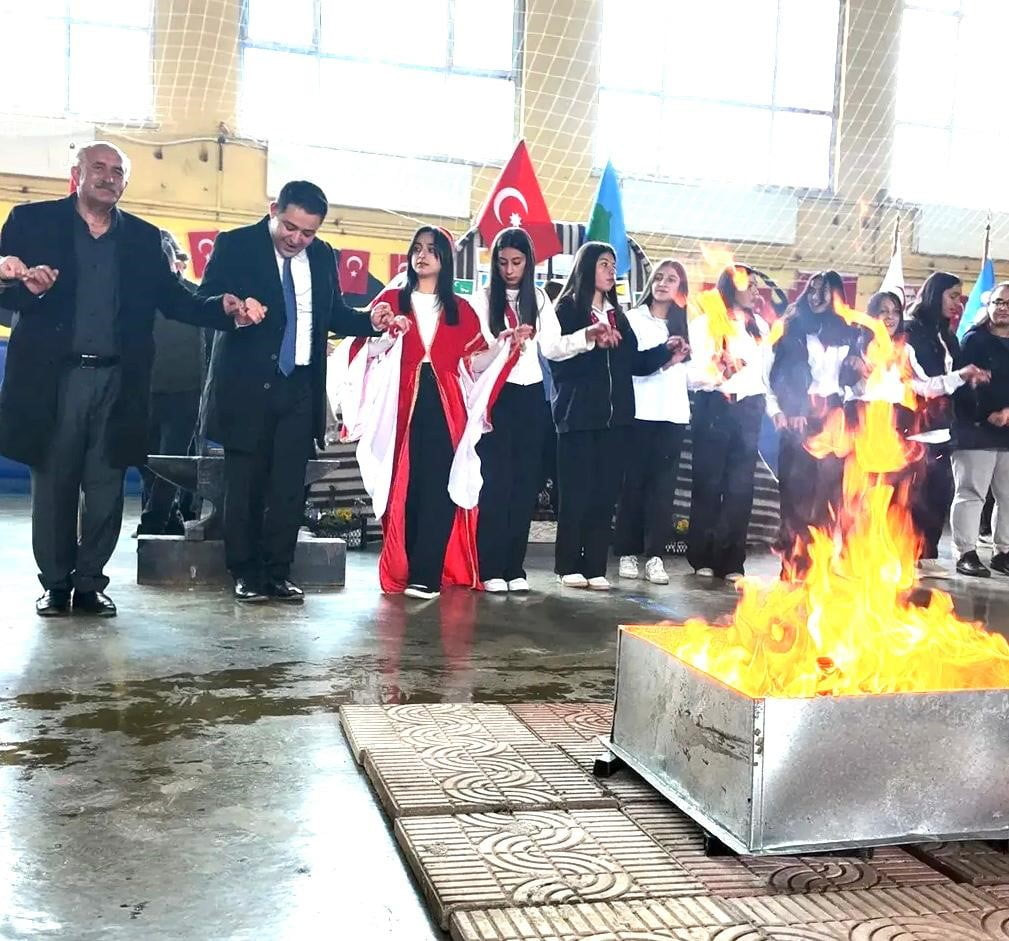 ŞENKAYA ANADOLU LİSESİ’NDE DÜZENLENEN PROGRAMDA, BAHARIN MÜJDECİSİ NEVRUZ BAYRAMI İLE TÜRK DÜNYASI...