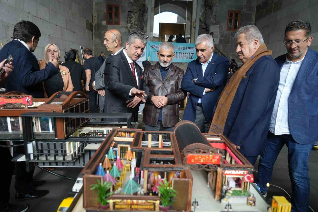 ŞENLİK KAPSAMINDA ORGANİZE EDİLEN "ERZURUMLU SANATÇILAR KARMA SERGİSİ", TARİHİ MEKANDA...