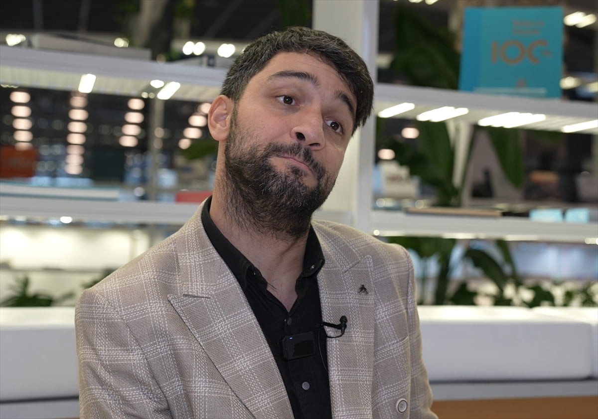 Serebral palsi hastası yazar Cesur Melek, AA muhabirine açıklamalarda bulundu.