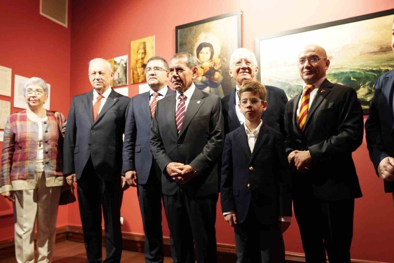 SERGİ AÇILIŞI, GALATASARAYLILAR DERNEĞİ BAŞKANI METİN SİNAN ASLAN VE GALATASARAY SPOR KULÜBÜ...