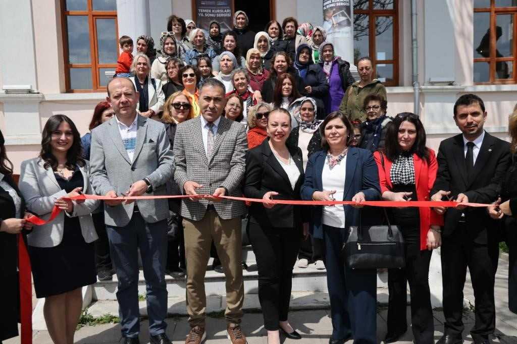 SERGİNİN AÇILIŞI HALK EĞİTİM MERKEZİ SERGİ SALONU'NDA GERÇEKLEŞTİRİLDİ