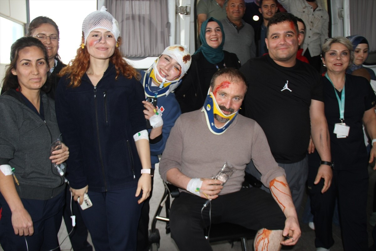 Serik Devlet Hastanesinin acil servis biriminde tatbikat gerçekleştirildi. Gerçeğini aratmayan...