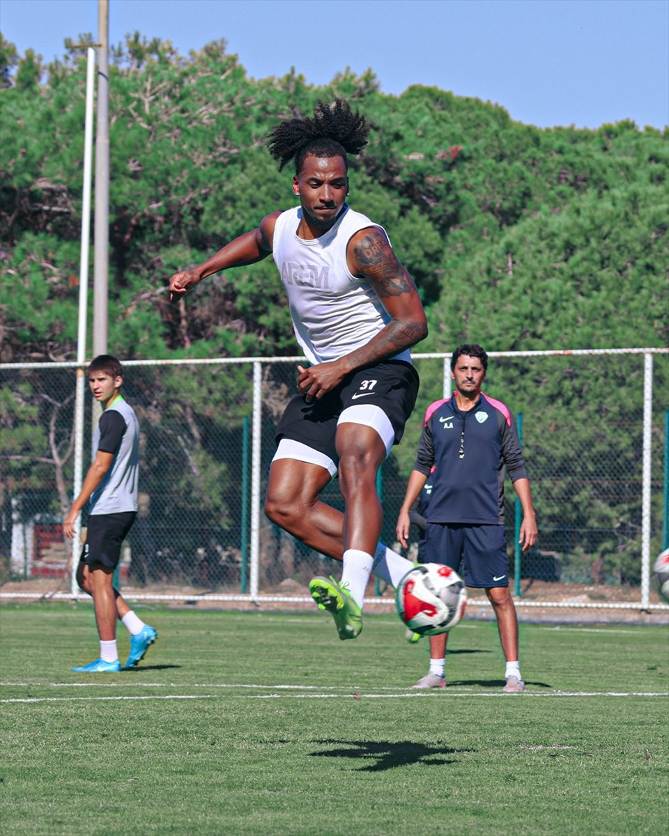 Serikspor, Trendyol 1. Lig'in 12. haftasında Adana Demirspor'u konuk edeceği maçın hazırlıklarına...