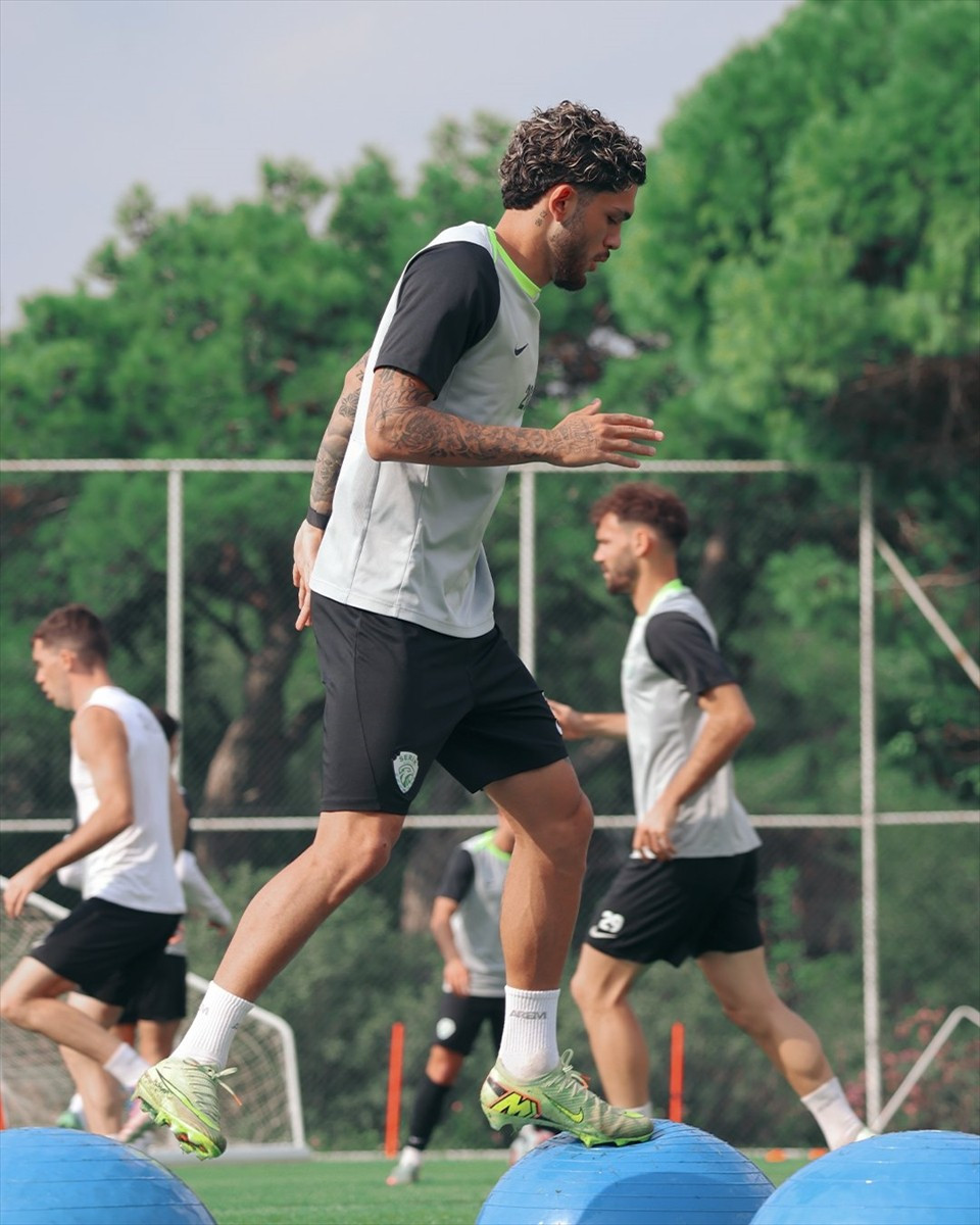 Serikspor, Trendyol 1. Lig'in 13. haftasında Sakaryaspor ile deplasmanda oynayacağı maçın...