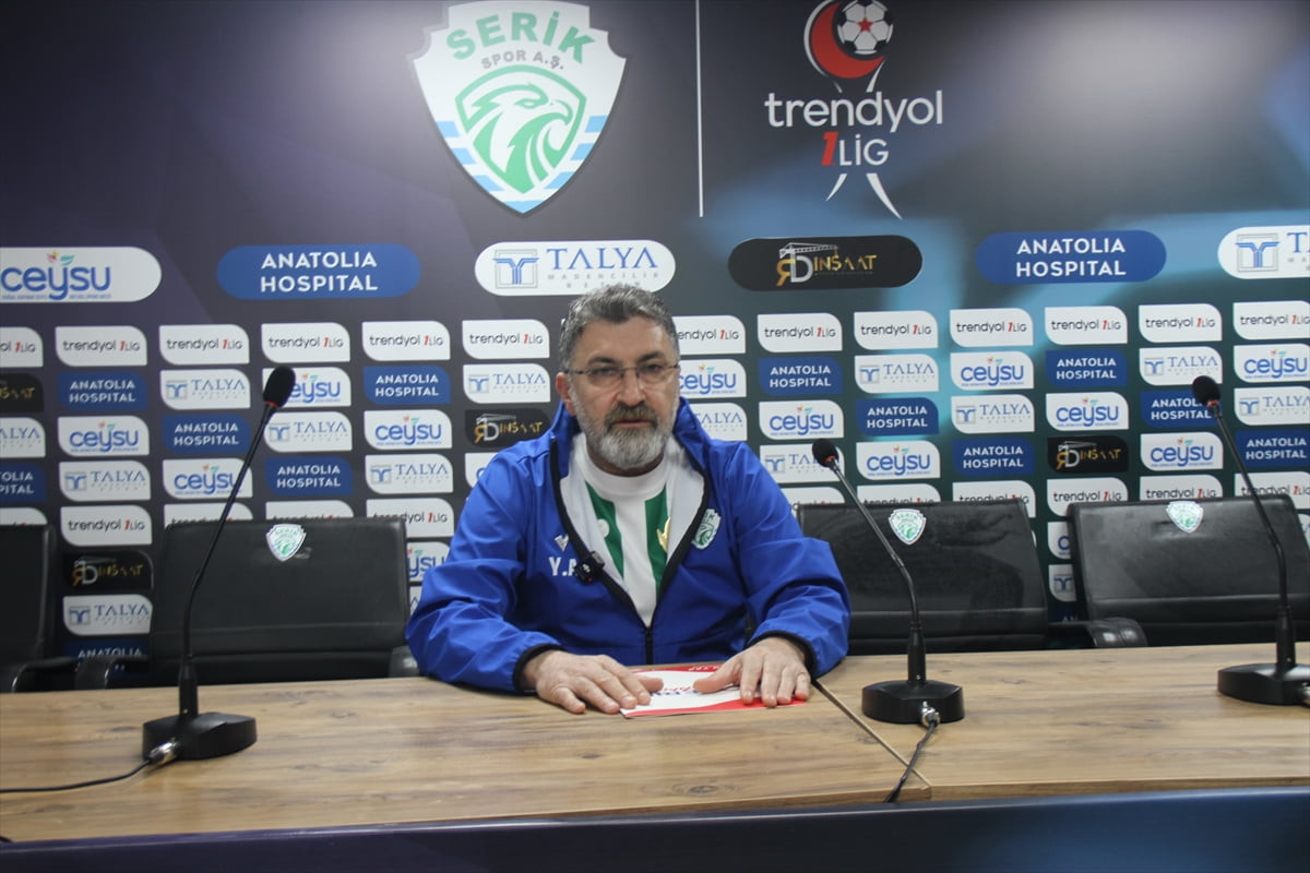 Serikspor, yenileme çalışmaları tamamlanan Serik İsmail Oğan Stadyumu'ndaki ilk maçında Arca Çorum...