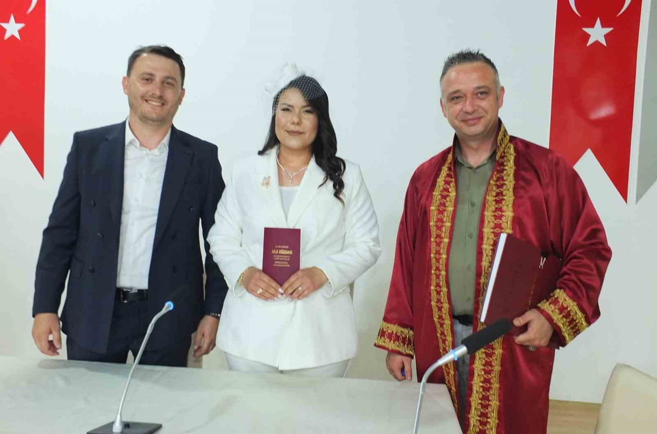 SERKAN KORKMAZ VE EVLENEN ÇİFT
