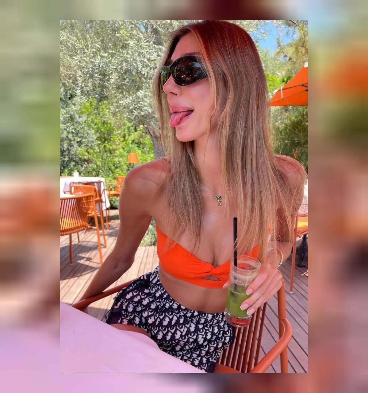 Şevval Şahin turuncu bikinisiyle sosyal medyayı salladı