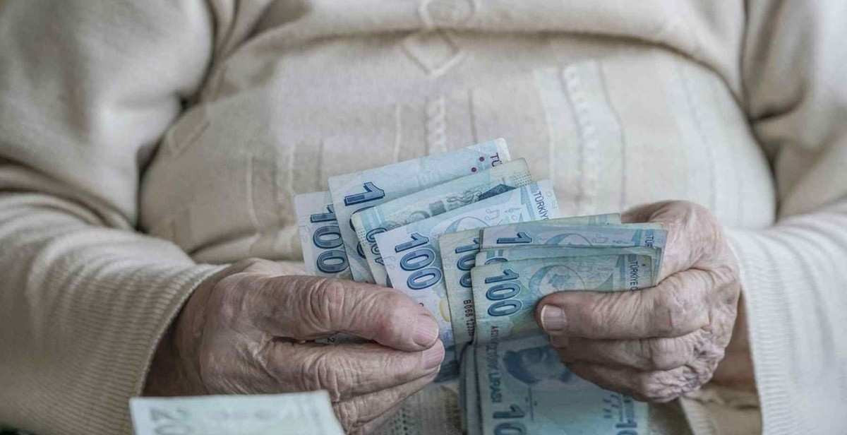 SGK emekli maaşına beklenen zam geldi! Emekli maaşı 4560 TL olacak