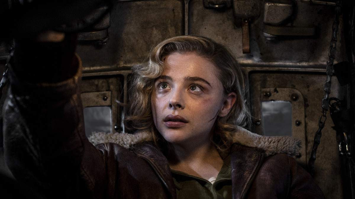 Shadow in the Cloud Filmi Konusu ve Oyuncuları
