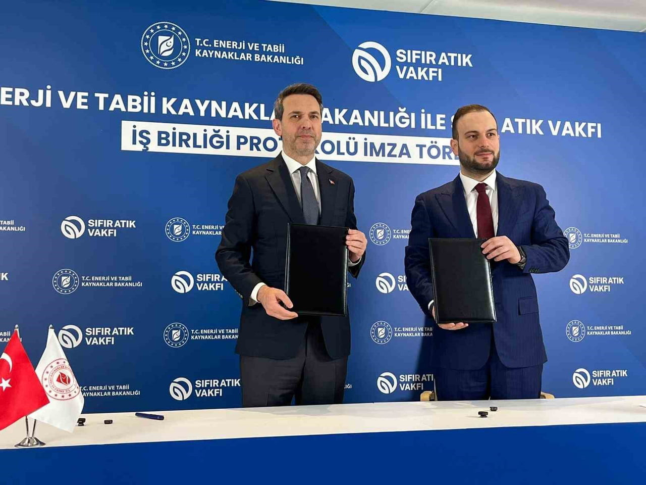 SIFIR ATIK VAKFI BAŞKANI VE COP31 YÜKSEK DÜZEYLİ İKLİM ŞAMPİYONU SAMED AĞIRBAŞ İLE ENERJİ VE TABİİ...