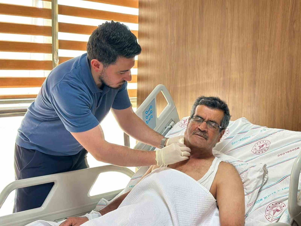 SİİRT EĞİTİM VE ARAŞTIRMA HASTANESİ’NDE GERÇEKLEŞTİRİLEN BAŞARILI ŞAH DAMARI (KAROTİS)...