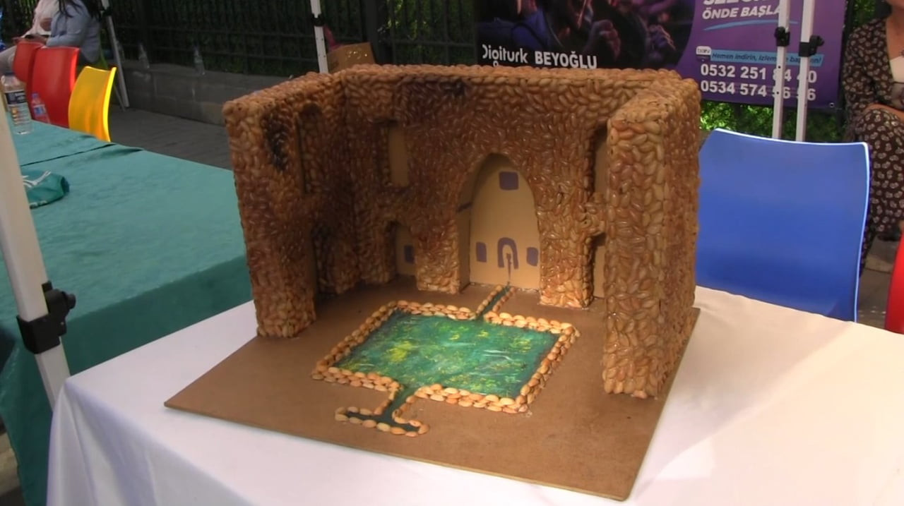 SİİRT FISTIĞININ KABUĞU SANAT ESERİNE DÖNÜŞTÜ