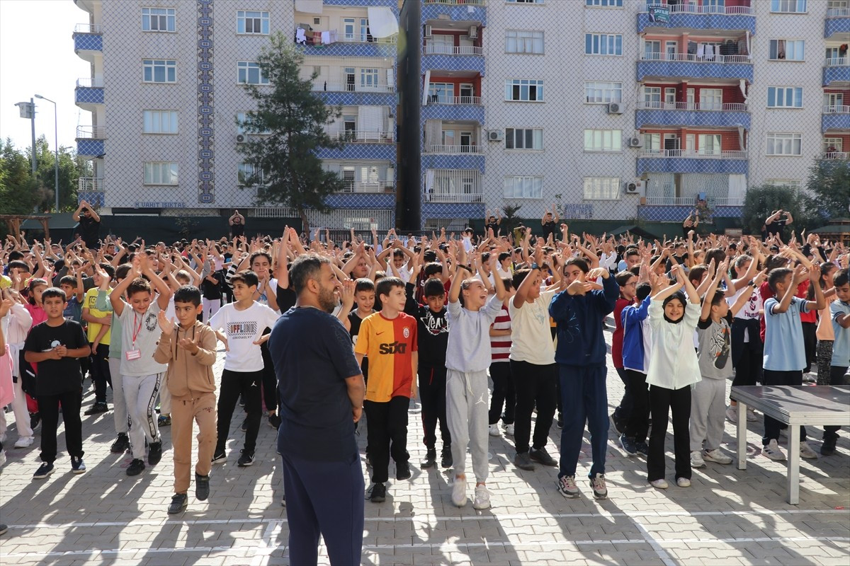 Siirt Şehit Polis Hayrettin Şişman Ortaokulu'nda "Obezite ve Dijital Bağımlılıkla Mücadele İçin...