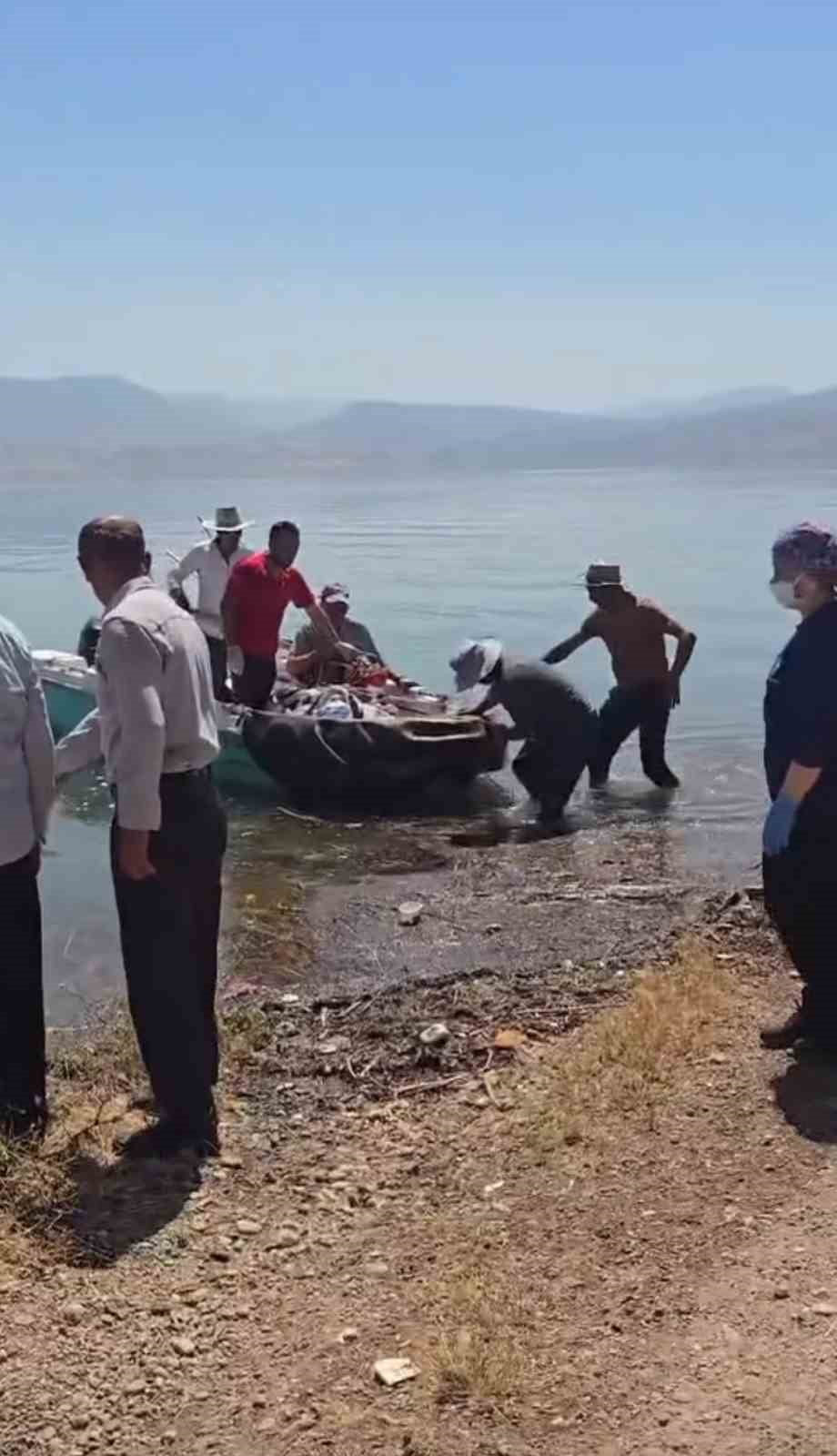 SİİRT TE BAHÇEDE FENALAŞAN HASTA, TEKNEYLE AMBULANSA ULAŞTIRILDI