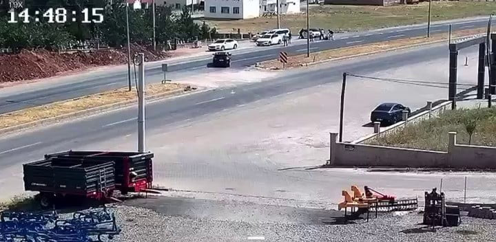 SİİRT'İN KURTALAN İLÇESİNDE AKRABALAR ARASINDA ÇIKAN KAVGADA 1 KİŞİ YARALANDI. OLAY ANI ÇEVREDE...