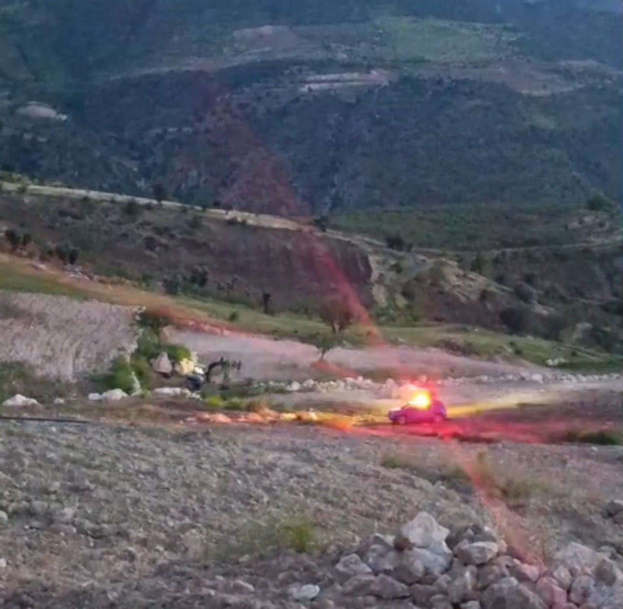 SİİRT'İN PERVARİ İLÇESİNDE, BABASININ KULLANDIĞI İŞ MAKİNESİNİN ALTINDA KALAN 3 YAŞINDAKİ ÇOCUK...