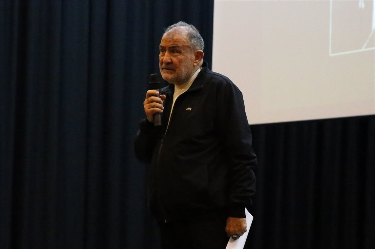 Siirt'in Tillo ilçesinde 261 yıl önce İbrahim Hakkı Hazretleri'nin yaptırdığı ışık düzeneğiyle...