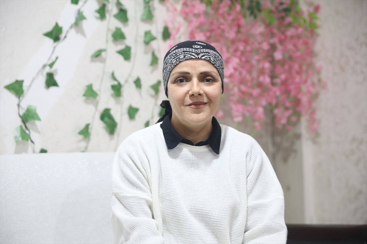 Siirt'te 4 yıl önce meme kanseri teşhisi konulan 37 yaşındaki Çiğdem Gündüz, kendisini hastaneye...