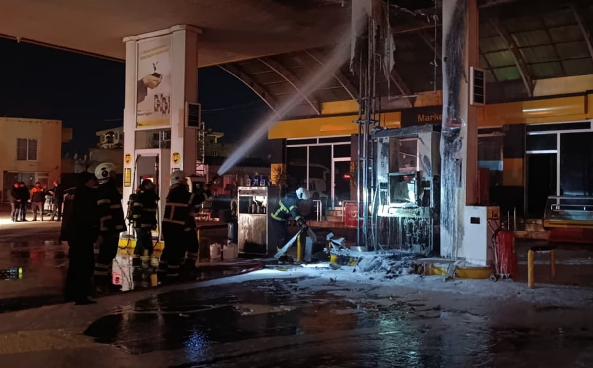 Siirt'te bir akaryakıt istasyonunda çıkan yangın ekipler tarafından söndürüldü.