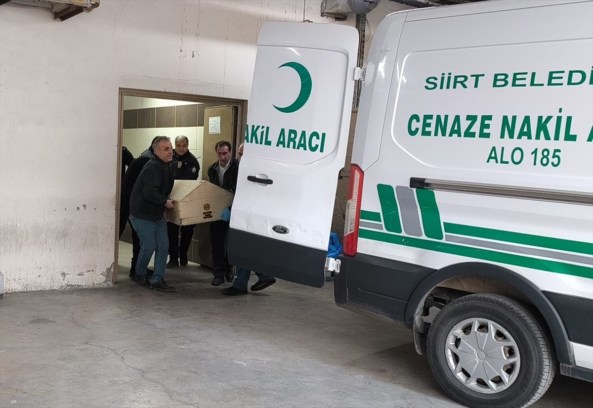 Siirt'te bir kadın, evinde bıçaklanmış halde ölü bulundu. Otopsi işlemlerinin ardından Gülhan...