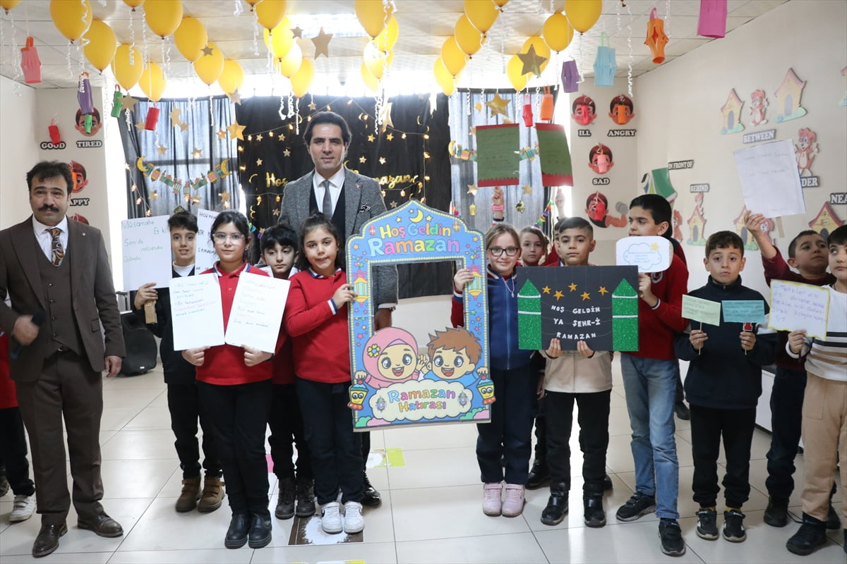 Siirt'te çocuklara ramazan ayının atmosferini yaşatmak için "Ramazan Sokağı" ve "tekne orucu"...