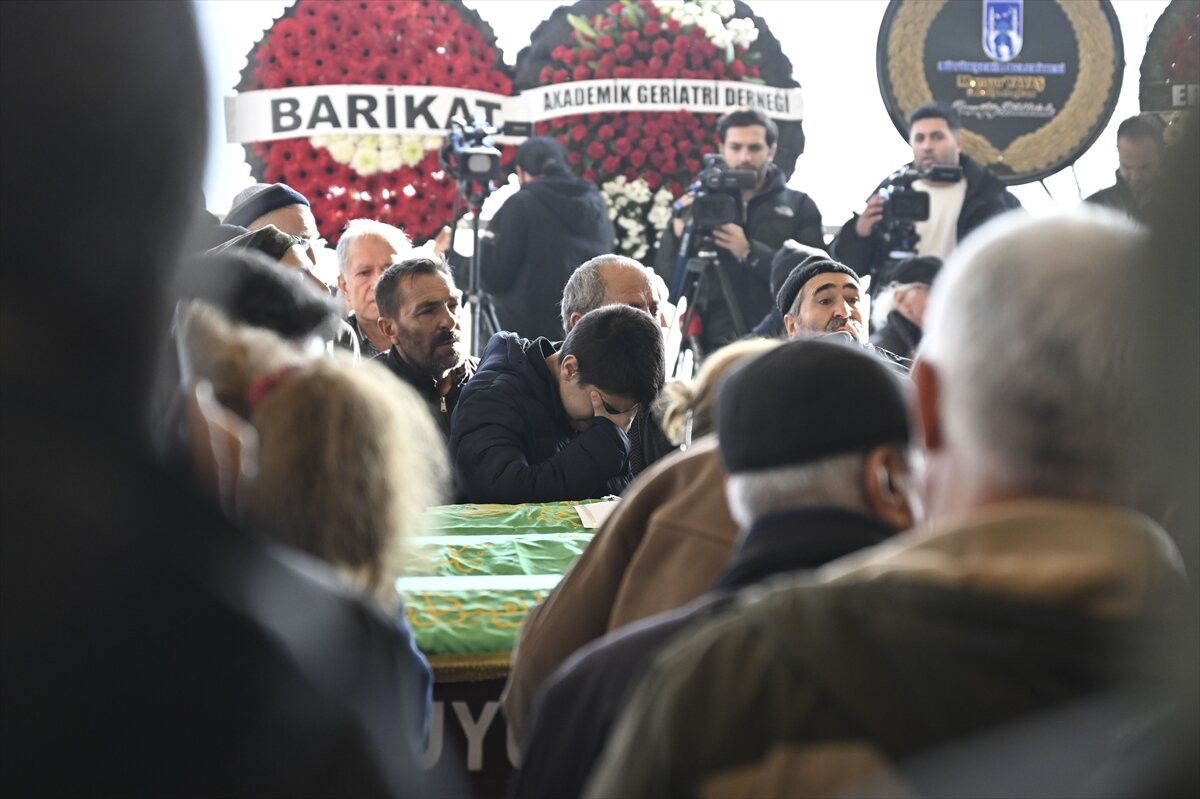 Siirt'te evinde bıçaklanarak öldürülen 39 yaşındaki Gülhan Börülce'nin cenazesi Ankara'da...