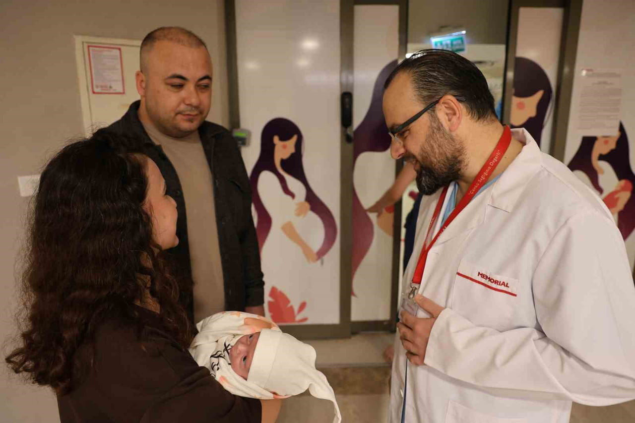 SİİRT'TE, GEBELİĞİN 12’İNCİ HAFTASINDA OMFOSEL (ORGANLARI KARNIN DIŞINDA GELİŞEN) TANISI KONULUP...