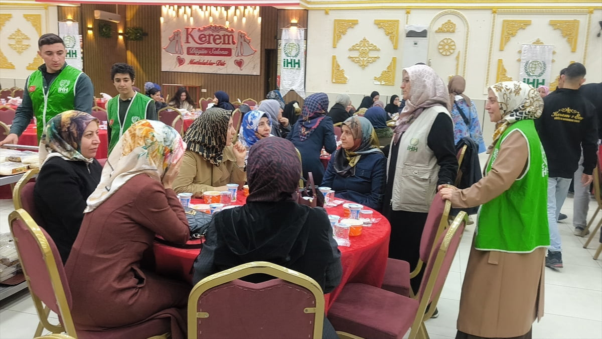 Siirt'te İnsan Hak ve Hürriyetleri (İHH) İnsani Yardım Derneğince yetim ve ihtiyaç sahipleri...