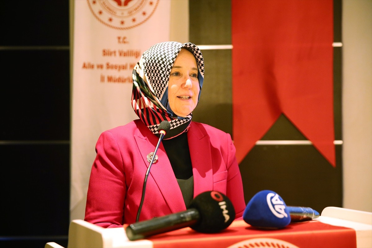 Siirt'te "26. Ulusal Çocuk Forumu" 9 ilden çocukların katılımıyla başladı. Aile ve Sosyal...