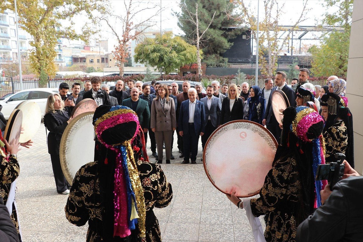 Siirt'te, Tarım ve Orman İl Müdürlüğü konferans salonunda "AK Parti Kadın Kolları İl Danışma...