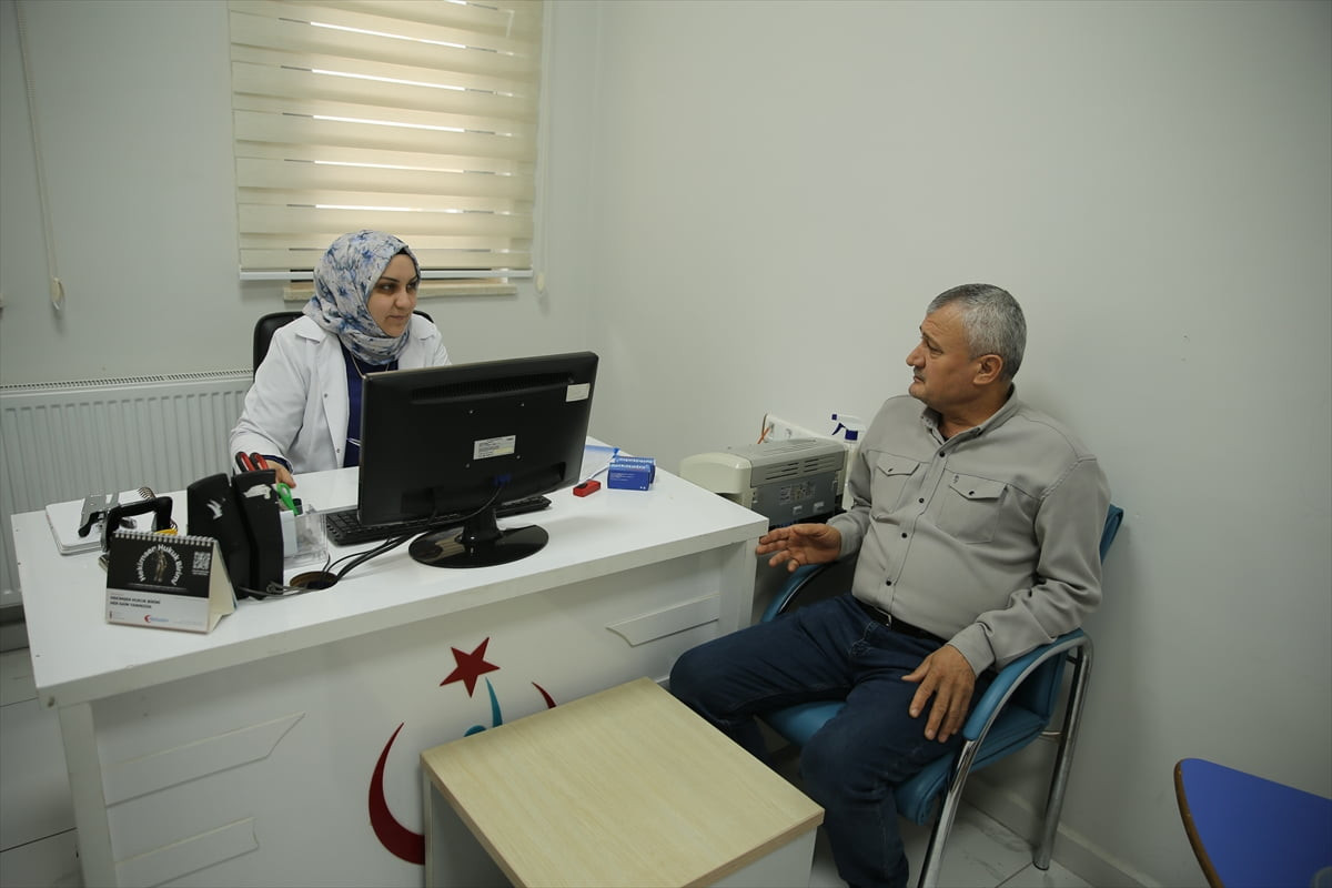 Siirt'te yaşayan 54 yaşındaki Fehim Üzüm, 40 yıllık sigara içme alışkanlığını İl Sağlık Müdürlüğü...