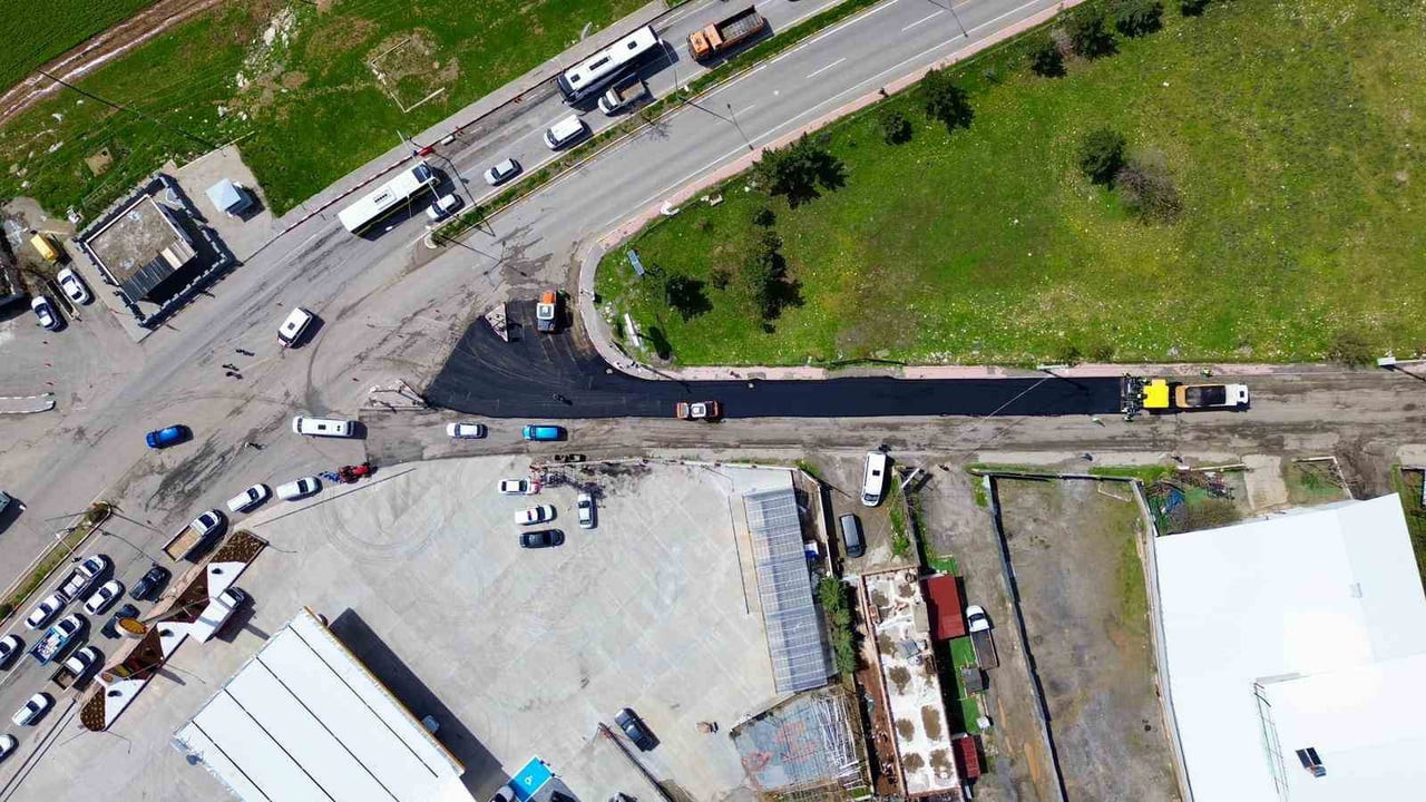 SİİRT’TE DEV ASFALT HAMLESİ: 26 BÖLGEDE 25 KİLOMETRELİK YOL YENİLENECEK, 50 BİN TON ASFALT...