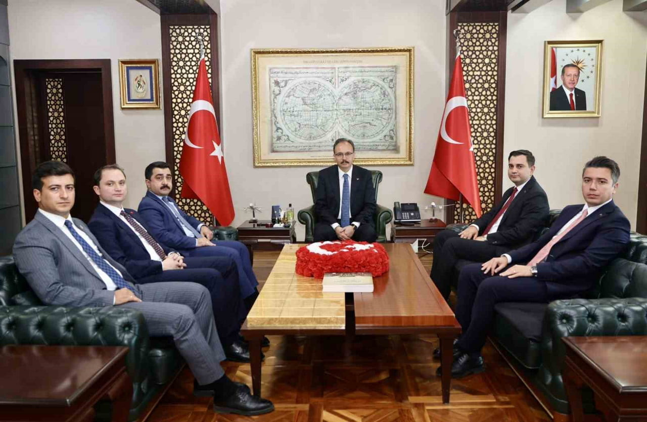 SİİRT’TE GÖREVE BAŞLAYAN MÜLKİ İDARE AMİRLERİ VALİ KIZILKAYA’YI ZİYARET ETTİ