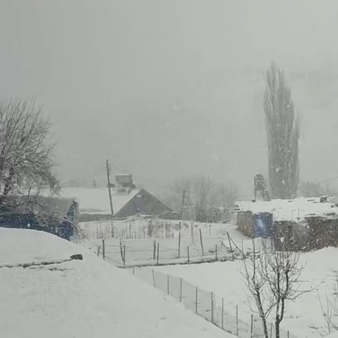 SİİRT’TE NİSAN AYINDA KAR SÜRPRİZİ