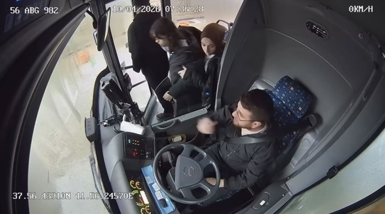 SİİRT’TE OTOBÜSTE FENALAŞAN GENÇ KIZ HASTANEYE YETİŞTİRİLDİ