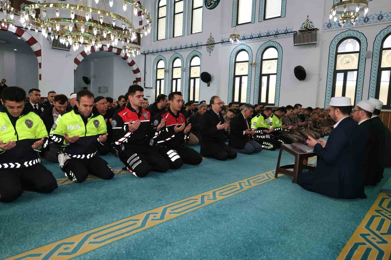 SİİRT’TE POLİS HAFTASI PROGRAMI KAPSAMINDA ŞEHİTLER İÇİN MEVLİD-İ ŞERİF VE DUA PROGRAMI...