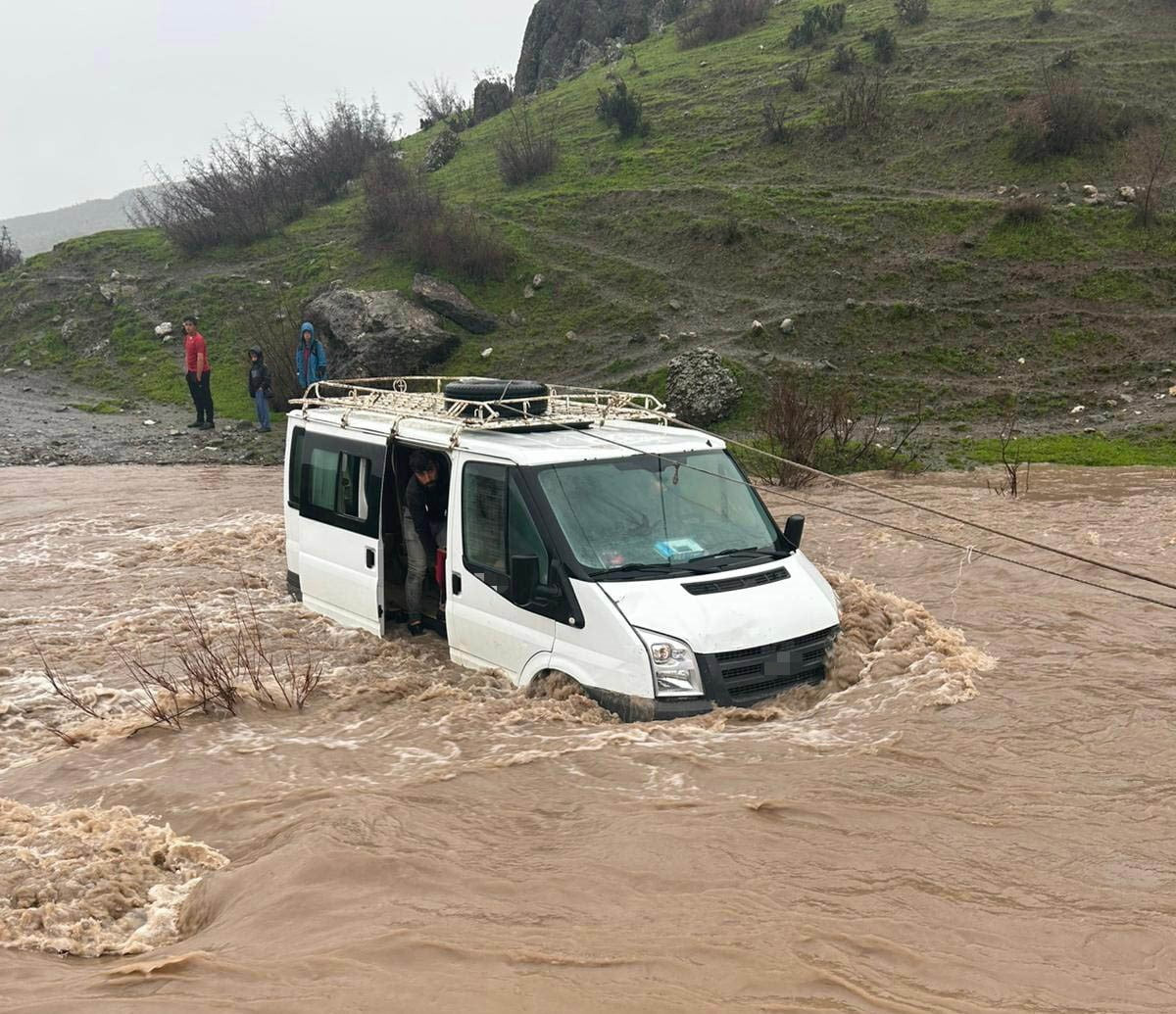 SİİRT’TE SELDE MAHSUR KALAN KALP HASTASI KADIN HAYATINI KAYBETTİ