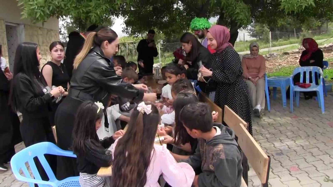SİİRT’TE ÜNİVERSİTELİ ÖĞRENCİLERDEN ÖRNEK ÇALIŞMA: KÖY OKULUNU BAŞTAN YENİLEDİLER
