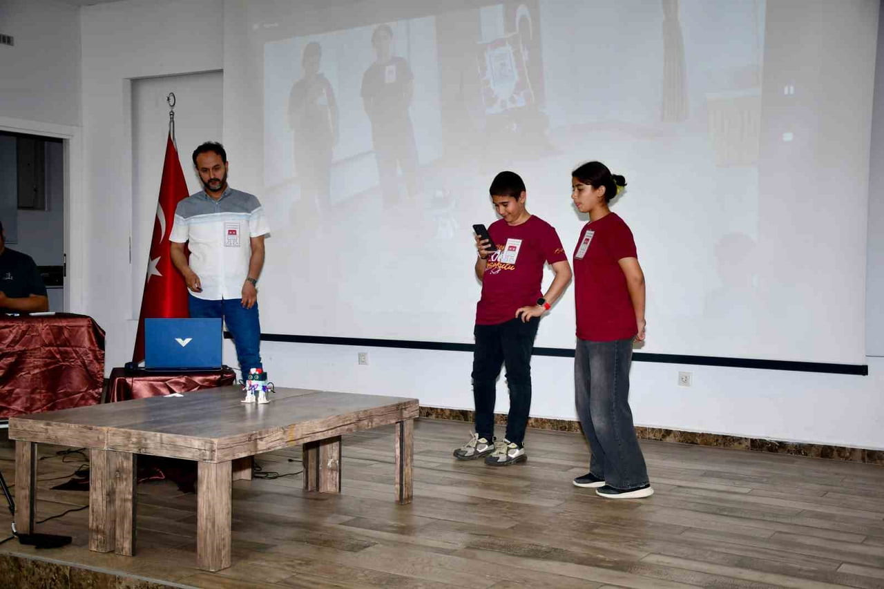 SİLİFKE’DE "ORTAOKULLAR ARASI OTTO ROBOT DANS ŞENLİĞİ" DÜZENLENDİ